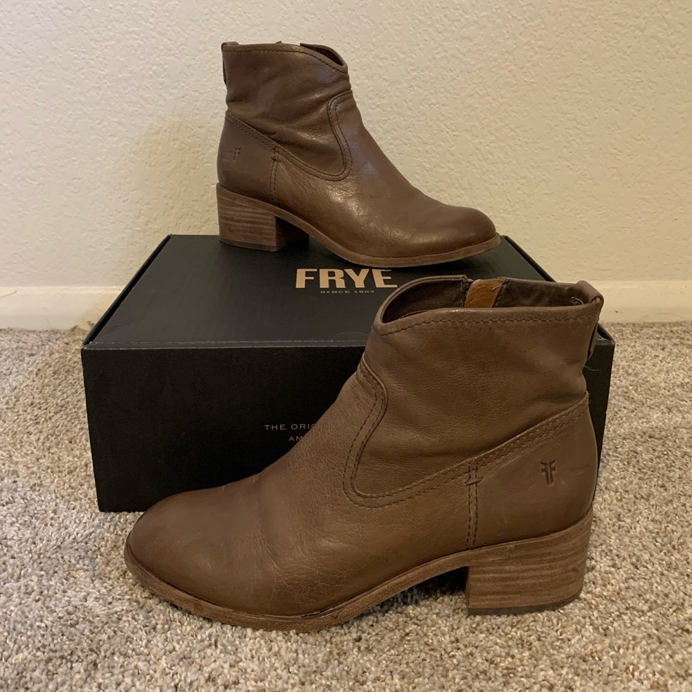 Frye Claire Bootie in Stone Size 7